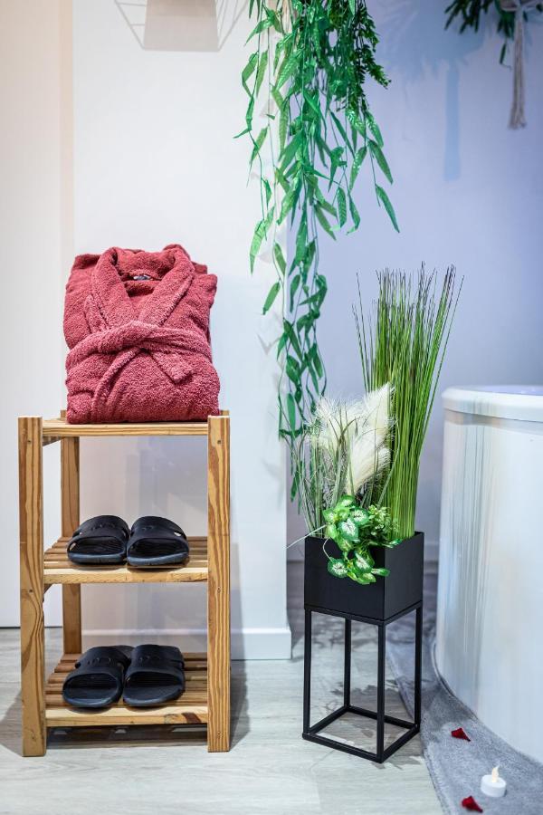 Suite L'Echappee: Romantic Spa Retreat with Private Sauna Pezarches Exterior photo