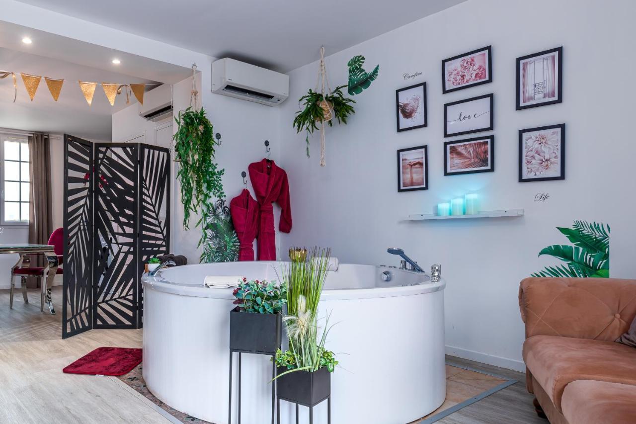 Suite L'Echappee: Romantic Spa Retreat with Private Sauna Pezarches Exterior photo